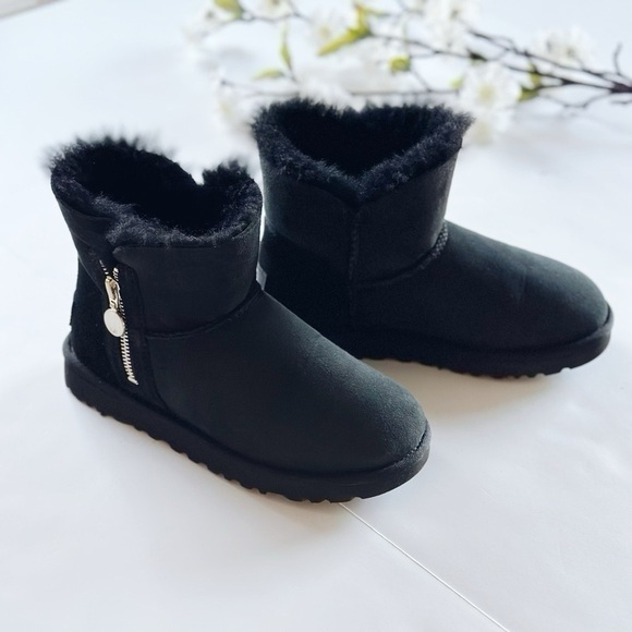 UGG Bailey Zip Mini Black Boots Size 5 - Picture 2 of 13